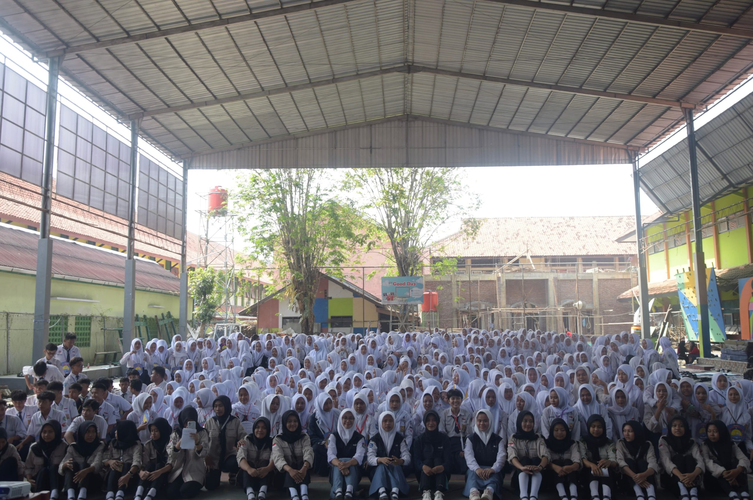 Masa Pengenalan Lingkungan Sekolah SMK Negeri 1 Kendal : Memperkenalkan, Menghibur, dan Bersenang-senang