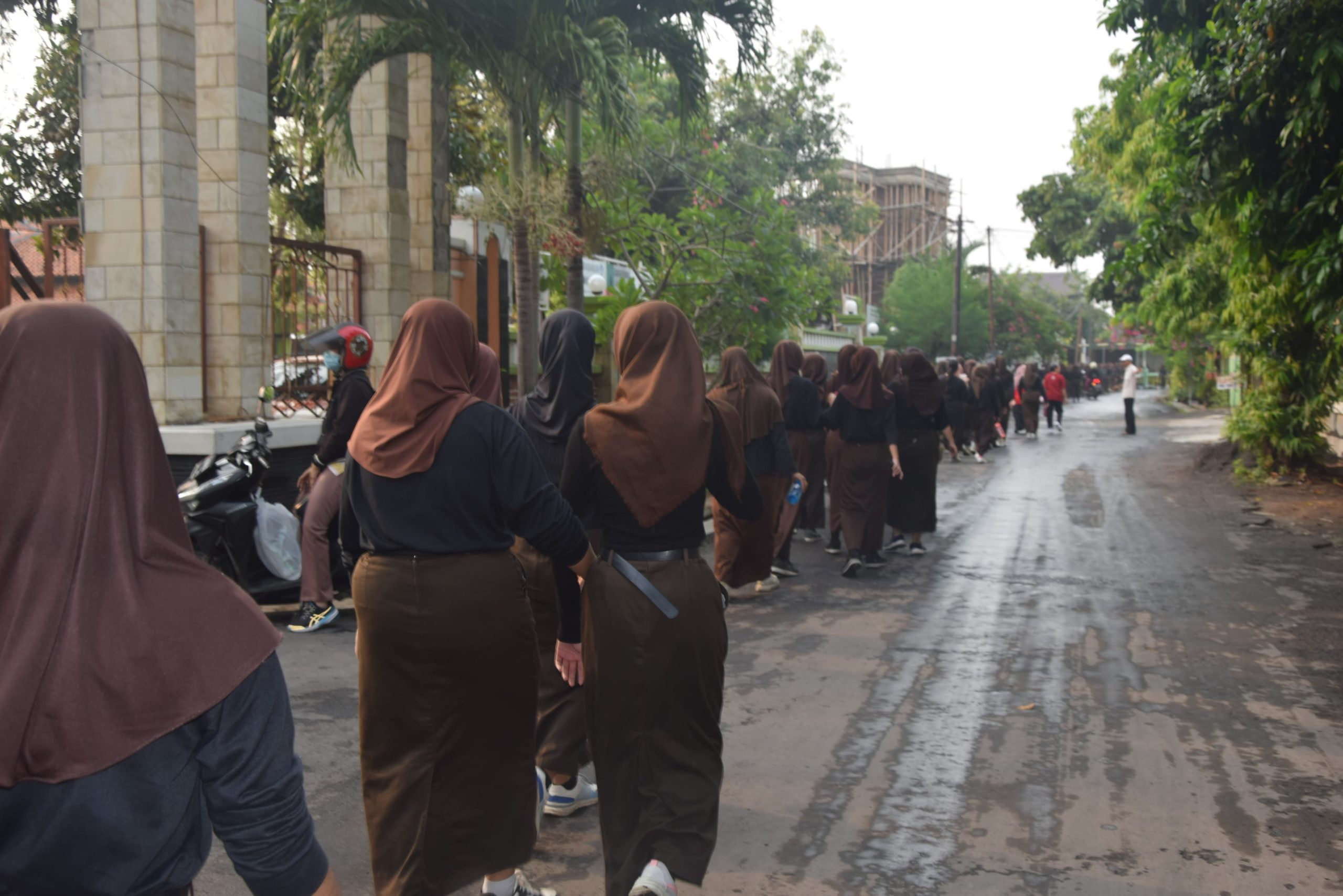 SMK Negeri 1 Kendal Gelar Kegiatan Jalan Sehat Jumat, 17 November 2024