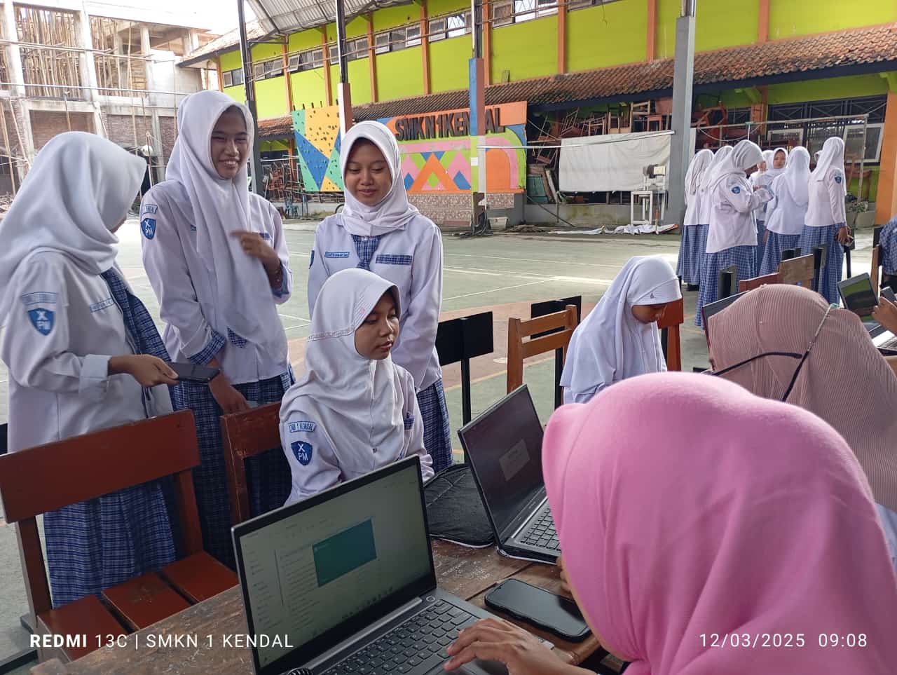Pelaksanaan Simulasi Tahap 2 SI-SPMB ( Sistem Penerimaan Murid Baru) 2025 di SMK Negeri 1 Kendal