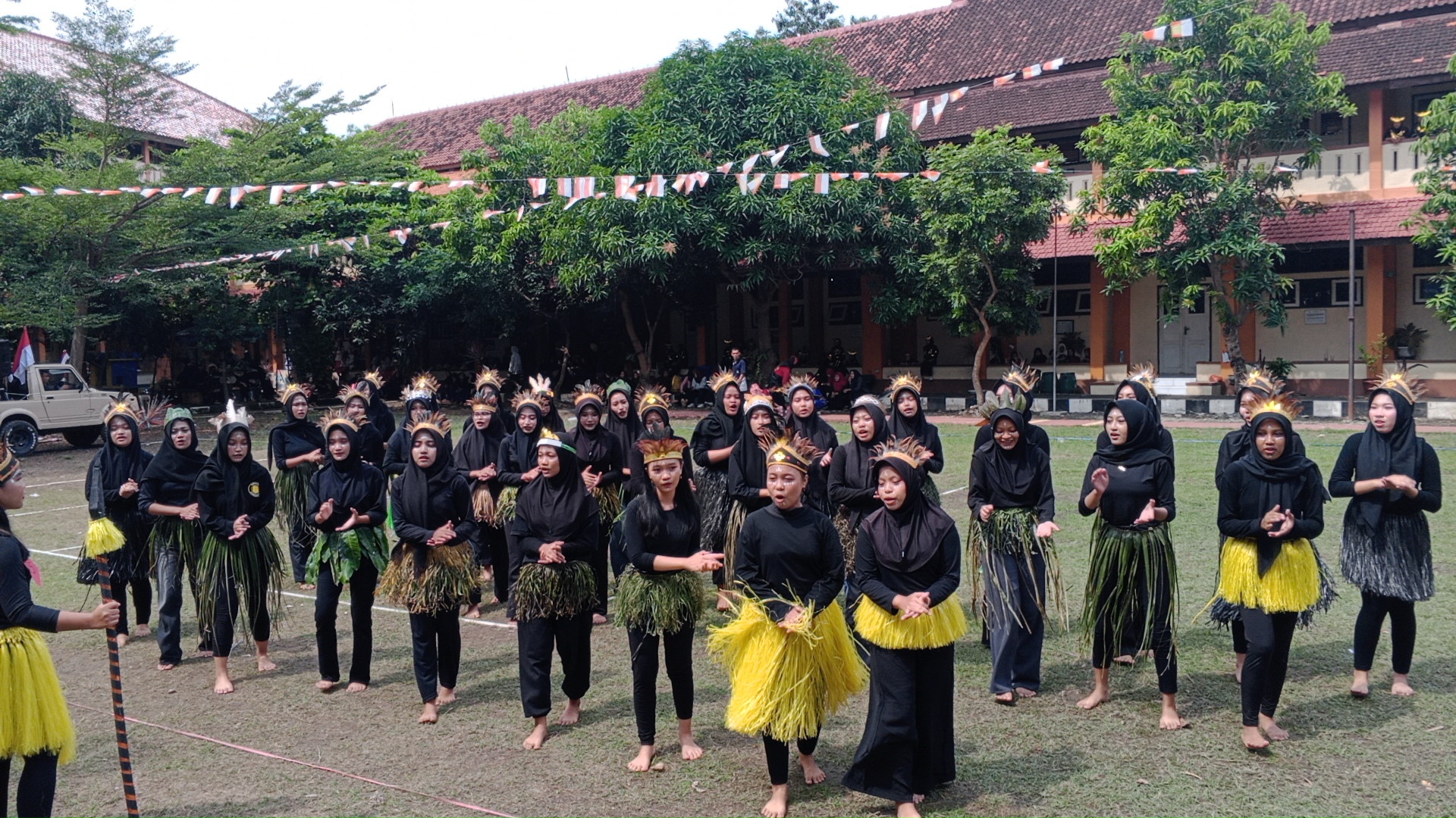 SMKN 1 Kendal Gelar Karnaval Meriah Peringati HUT RI ke-80