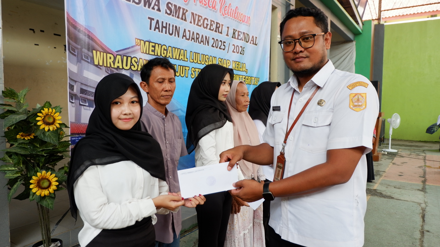 Pelepasan Siswa Kelas XII SMK Negeri 1 Kendal Tahun Ajaran 2025/2026